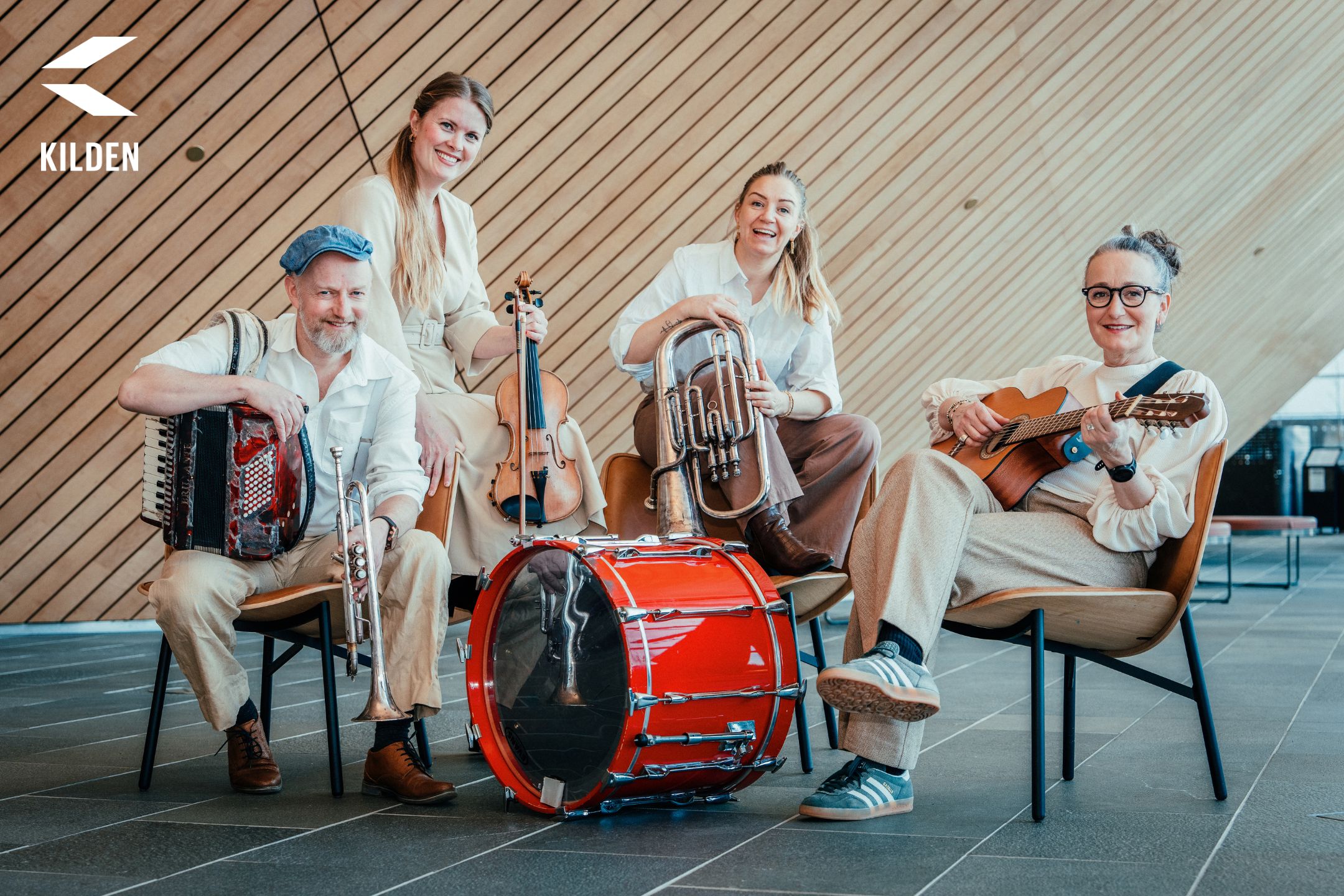 Foto av Håkon Moe, Ann Ingrid Fuglestveit, Ulla Marie Broch, Henriette Lindstad Børven med sine instrumenter