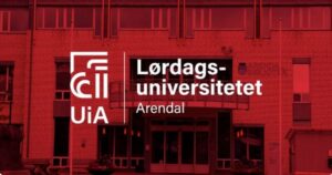 Logo til UIA og Lørdagsuniversitetet, med bilde av biblioteket sterkt nedduset bakgrunnen